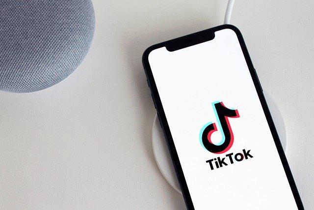 TikTok: come funziona la funzione Stitch e Duetto