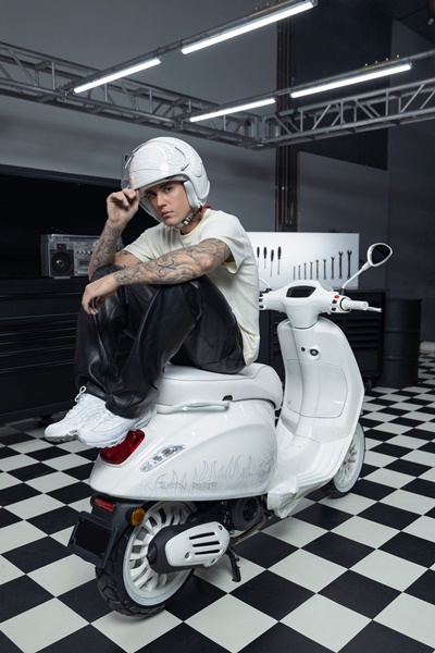 JUSTIN BIEBER X VESPA_(1) (1)