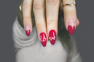Guida completa alla cura delle mani e alla nail art