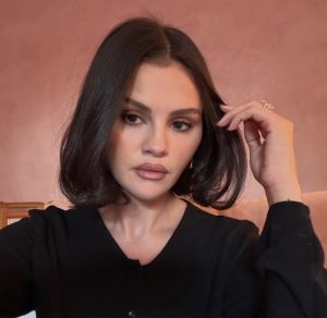fumo - selena gomez